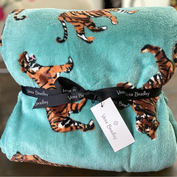 🌸 Vera Bradley NWT  50”x80 Throw - Picture 4 of 4